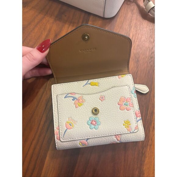 Coach Women's White Floral Kira Crossbody Bag And Matching Wallet NWOT - Picture 12 of 15
